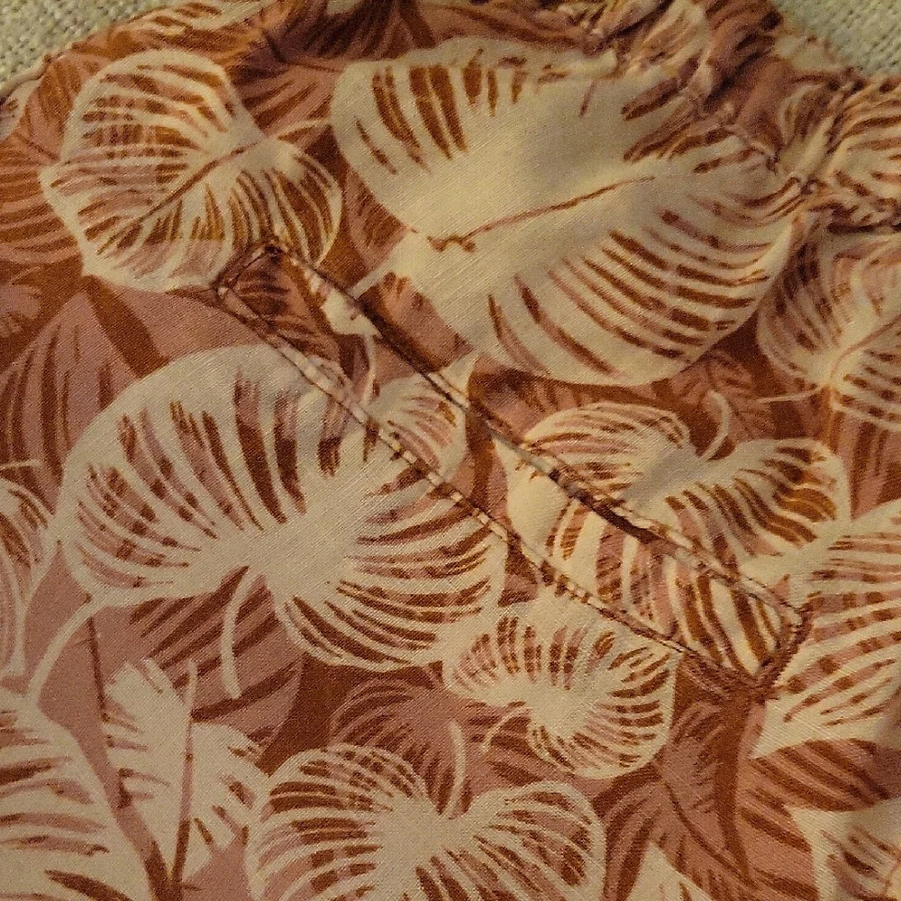 Bahari Linen Shorts with Leaf Pattern - Picture 7 of 7